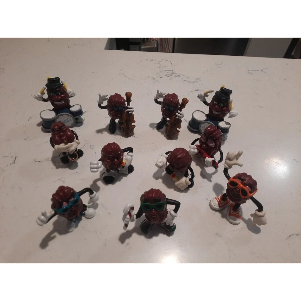 Lot of 11 Vintage California Raisins Figures Lot